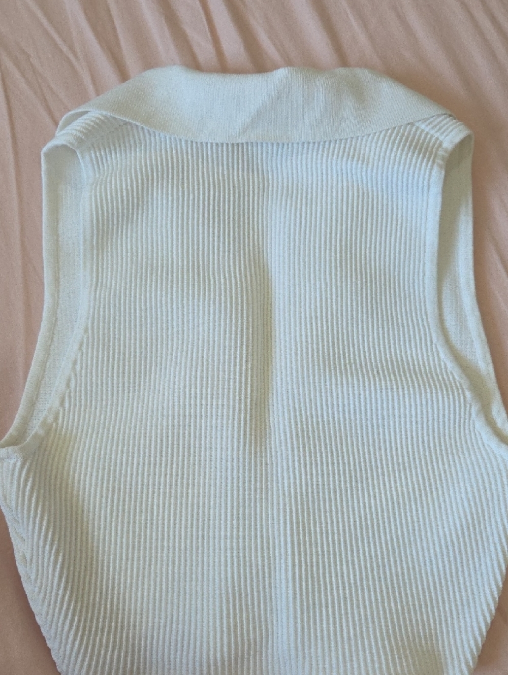 Babaton Sculpt Knit V-Neck Collar Sleeveless Top - Picture 3 of 3
